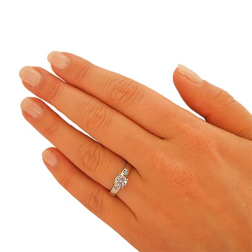 טבעת אירוסין זהב לבן "גיזל" 0.51 קראט בשיבוץ שונה וייחודי