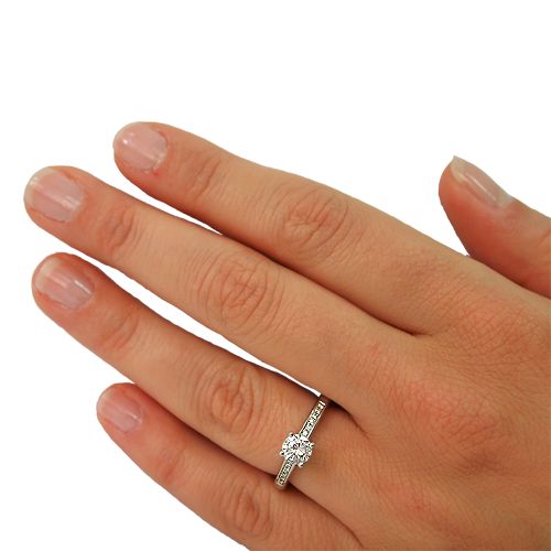 טבעת אירוסין זהב לבן פיונה 0.61 קראט בעיצוב קלאסי משובץ יהלומים