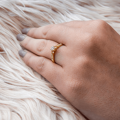 טבעת אירוסין סוליטייר זהב צהוב "קלי" 0.31 קראט בעיצוב קלאסי