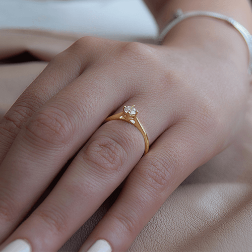 טבעת אירוסין "מדלן" 0.35 קראט זהב צהוב