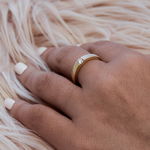 טבעת אירוסין סוליטר זהב צהוב "אליס" 0.22 קראט בשיבוץ שקוע ועטוף זהב