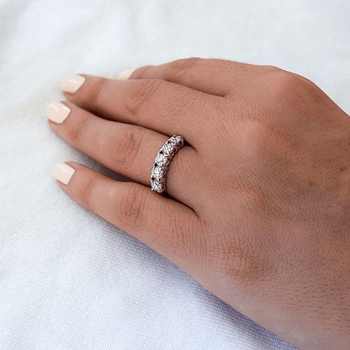 טבעת אירוסין זהב לבן 5 יהלומים במשקל 1.01 קראט
