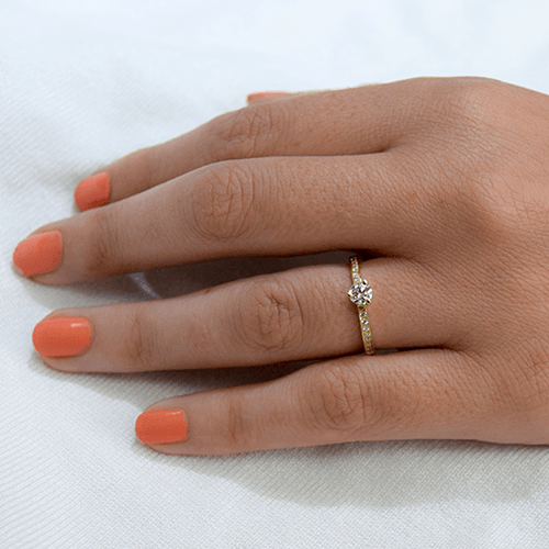טבעת אירוסין זהב "אמה" בשיבוץ 0.50 קראט 
