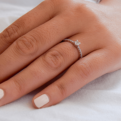 טבעת אירוסין זהב לבן "רומי" 0.30 קראט יהלומים