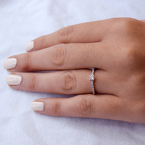 טבעת אירוסין זהב לבן "רומי" 0.30 קראט יהלומים