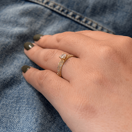 טבעת אירוסין "קלואי משובצת" 1.01 קראט זהב לבן
