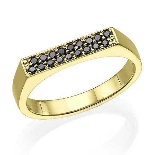 טבעת חותם זהב צהוב בשיבוץ 0.40 קראט יהלומים שחורים